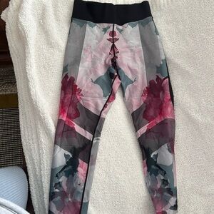 Ultracor floral workout leggings size large